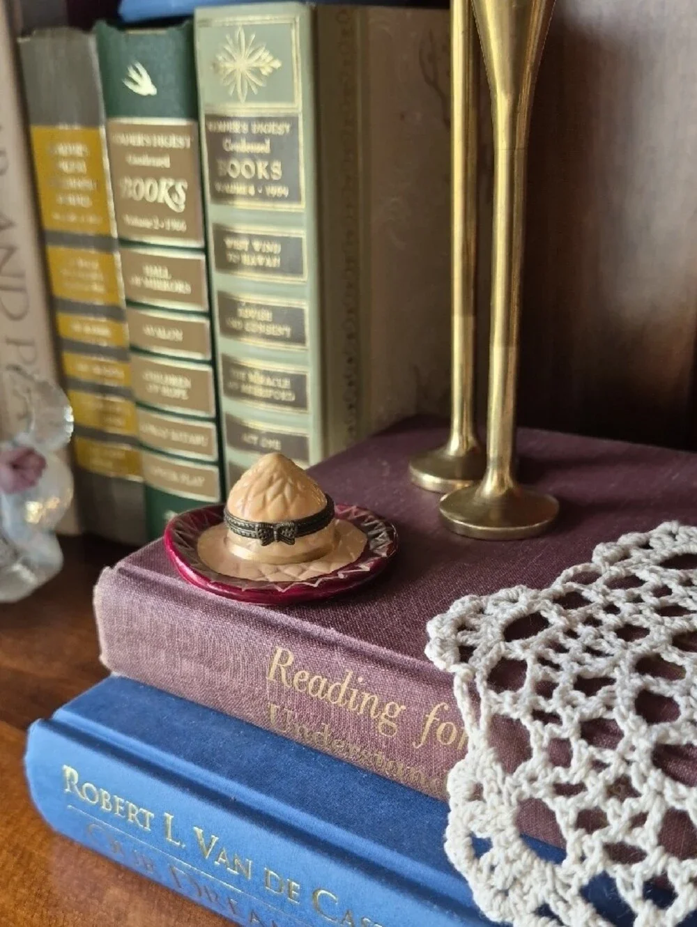 N/A charming ivory